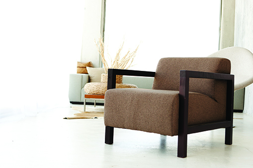 HOUSING Multi-brown sofa-Getty-172686216-LR HOUSING Multi-brown sofa-Getty-172686216-LR